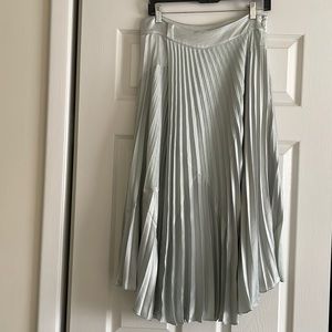 Vince pleated skirt,size 6 sage green